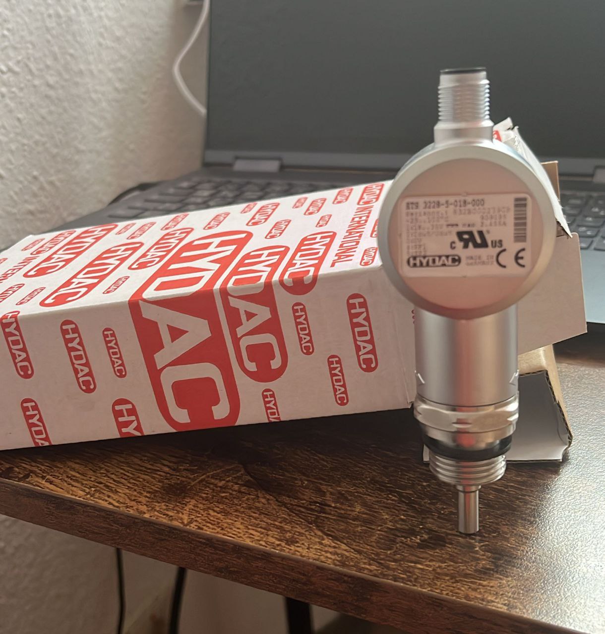 سوییچ فشار هیداک HYDAC ETS 3200 سوییچ فشار هیداک HYDAC ETS 3200